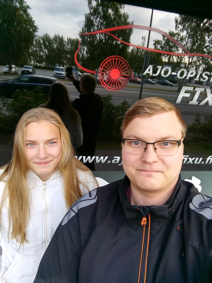 Autokoulu,mopokortti,oulu,lyydia